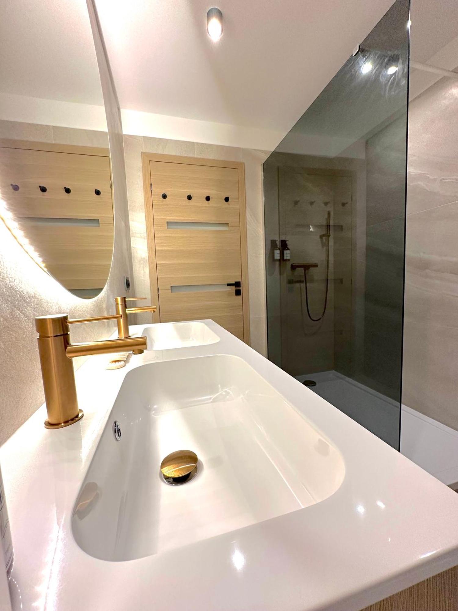 Monaco # Menton - 6 Persons - 2 Bedrooms - Full Renovated - Private Parking - Hypercenter - Clim - Beach And Sun Luaran gambar